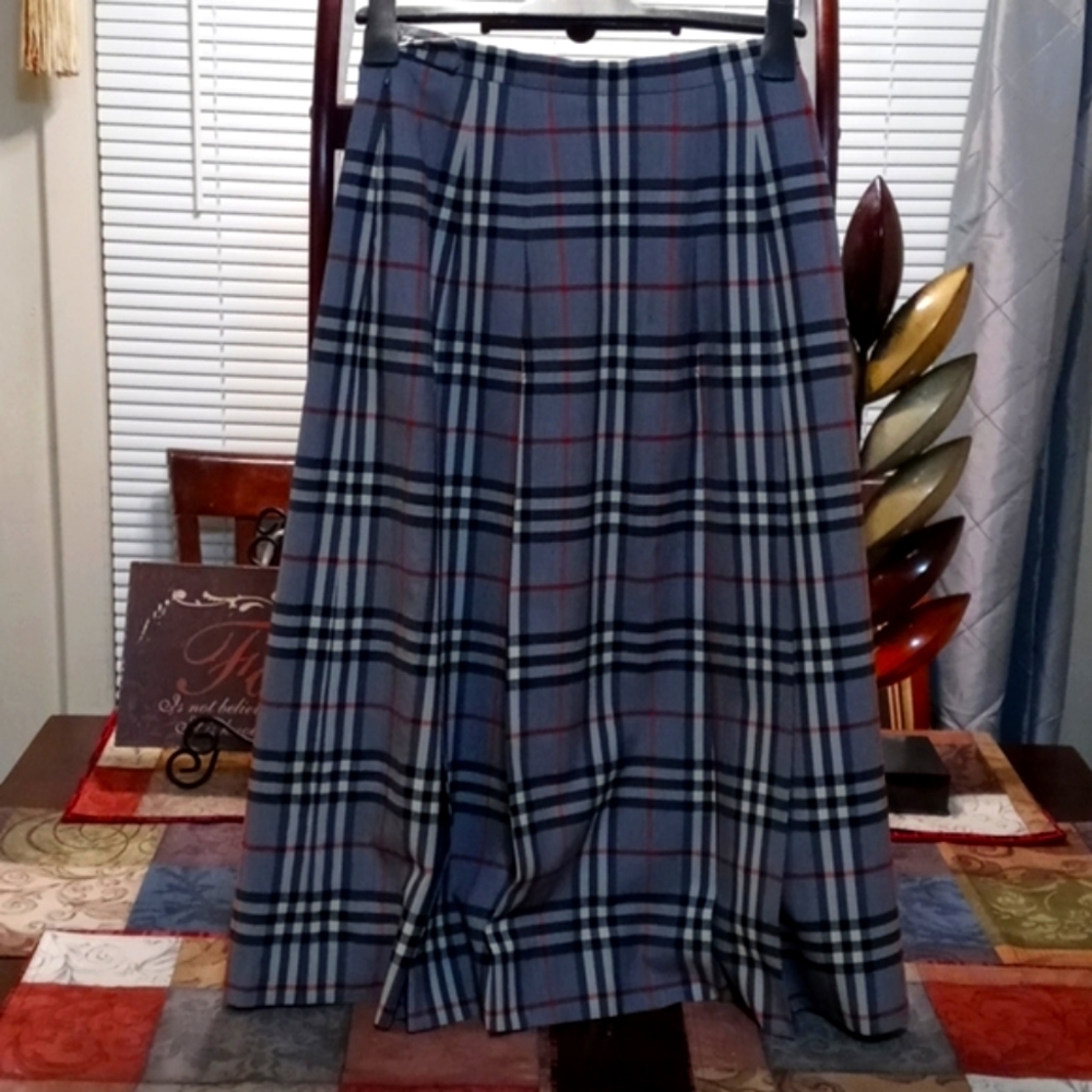 Authentic vintage Burberry skirt schoolgirl😍🥰 - Picture 2 of 8